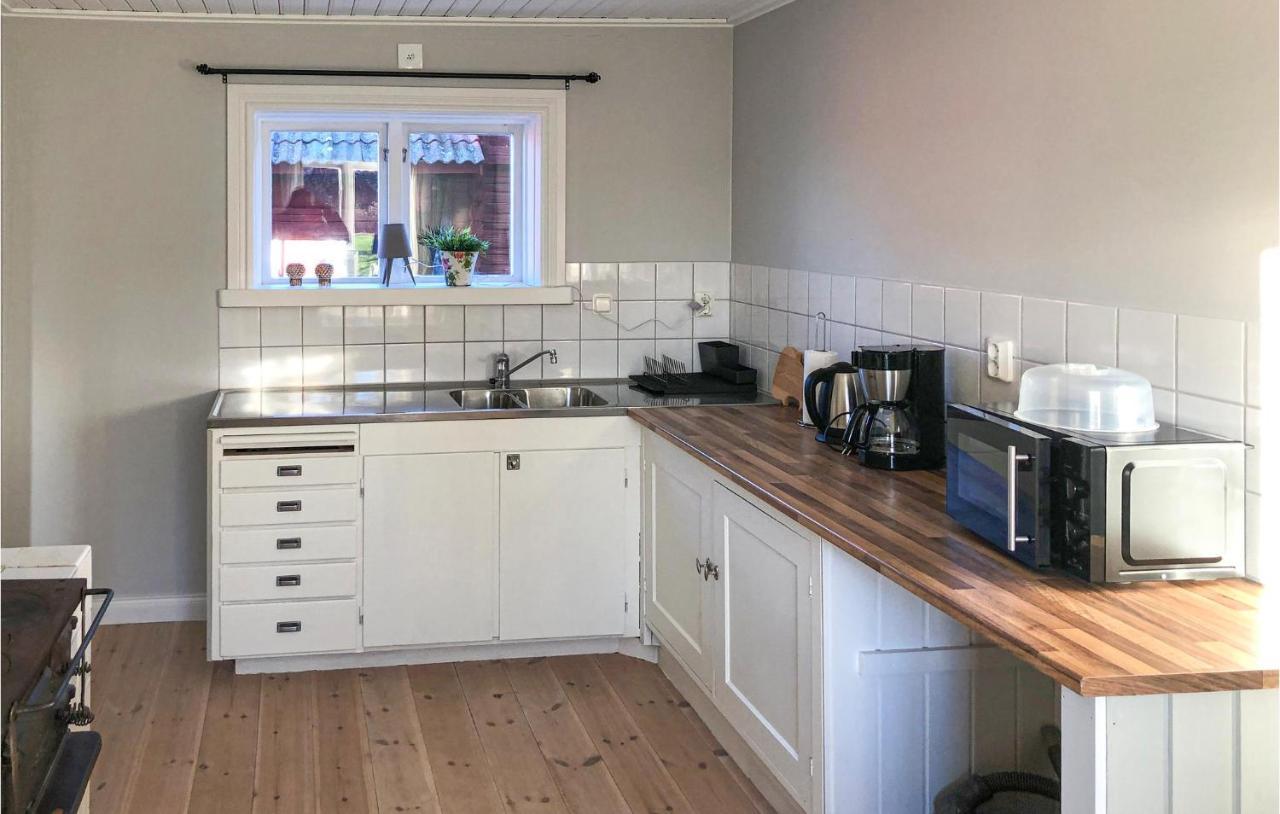 Cozy Home In Raettvik With Kitchen المظهر الخارجي الصورة
